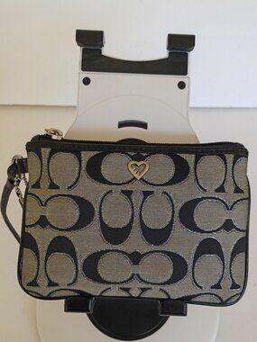 Coach Poppy Signature Heart Wristlet EUC
